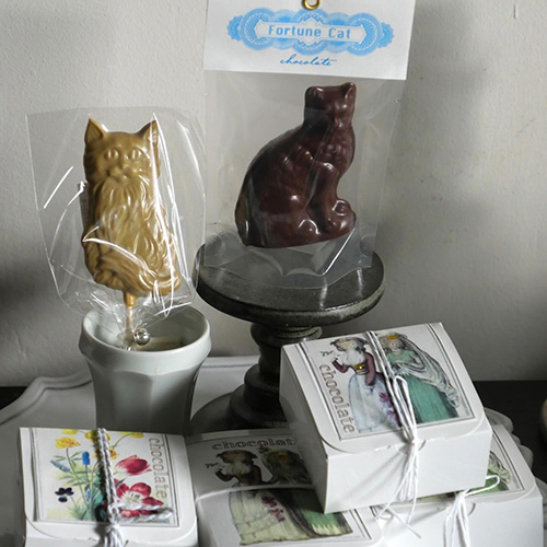 1月も、もう今日でおしまい寒くてついカチコチになっちゃうけどピリッと引きしまる感覚は好きですそんな冬の定番になりつつあるこまどり菓園さん @aikokonkon のチョコレートが届きました